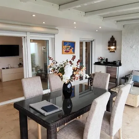 House El Saladillo إِستيبونا