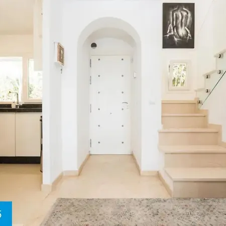 House El Saladillo * إِستيبونا